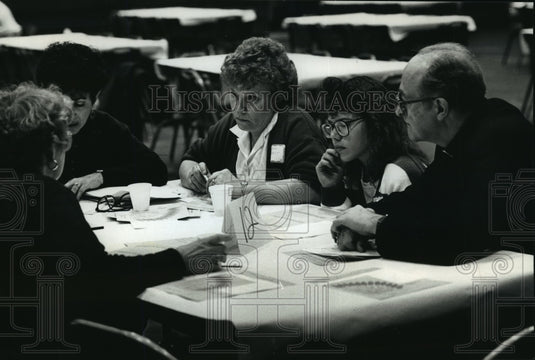 1990 Press Photo Archbishop Rembert Weakland with others discussed abortion
