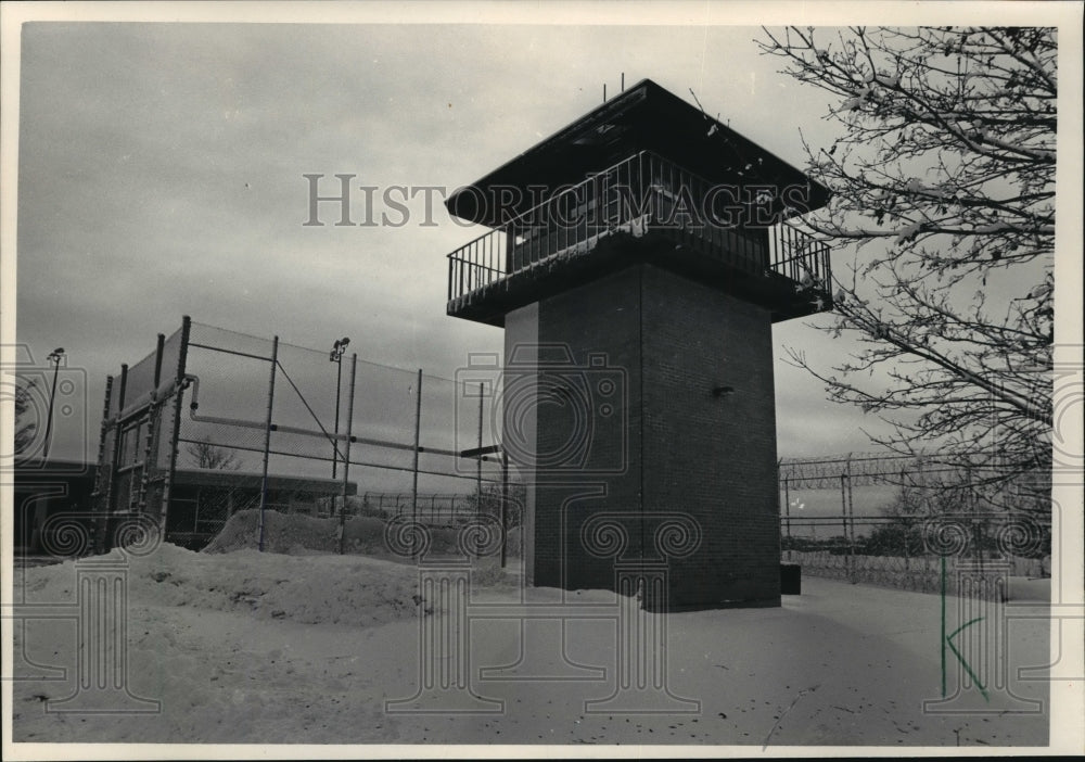 1985 Press Photo Guard tower at Kettle Moraine Correctional Institution
- Historic Images