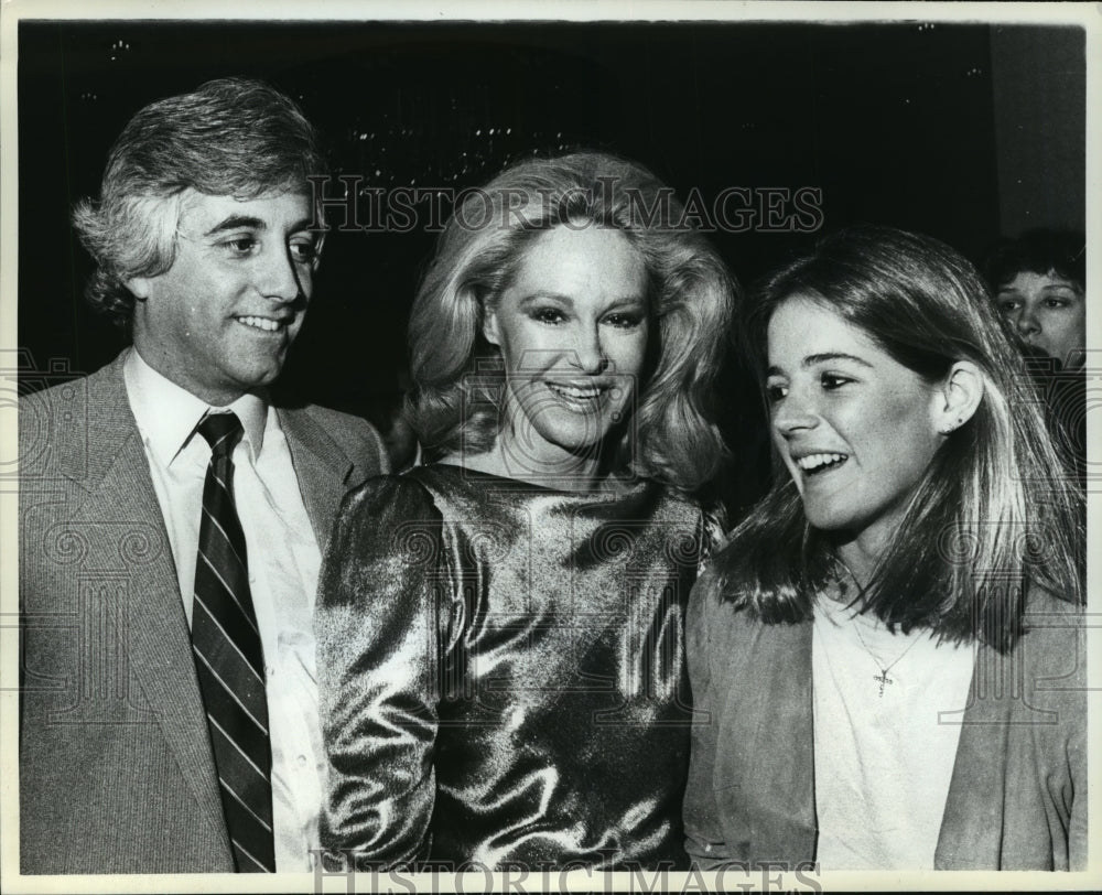 1983 Press Photo Joan Bennett Kennedy, daughter Kara &amp; Dr. Gerry Aronoff in gala- Historic Images