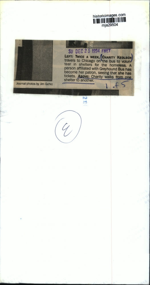 1994 Press Photo Charity Keolsch works from one shelter to another - mja29504