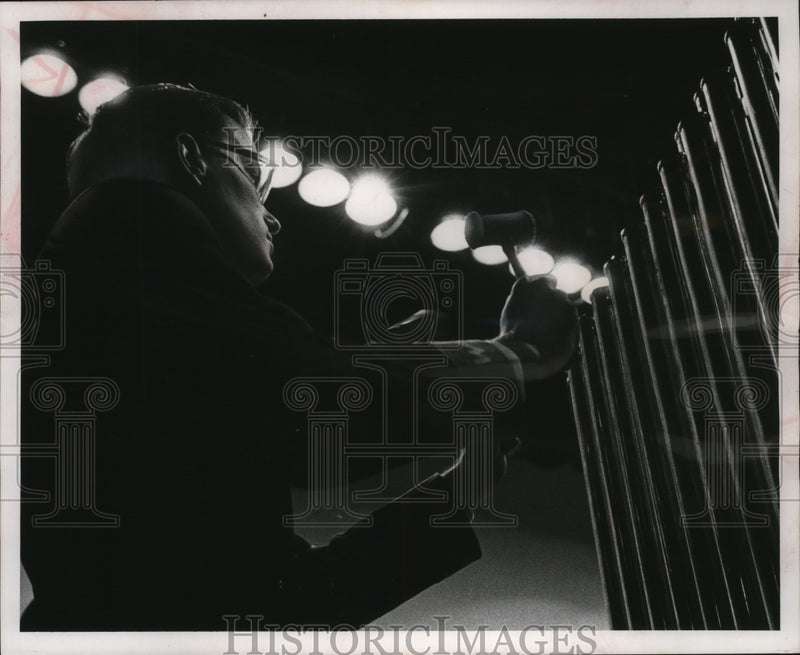 Load image into Gallery viewer, 1969 Press Photo Paul Burgess, University of Wisconsin percussion section head
