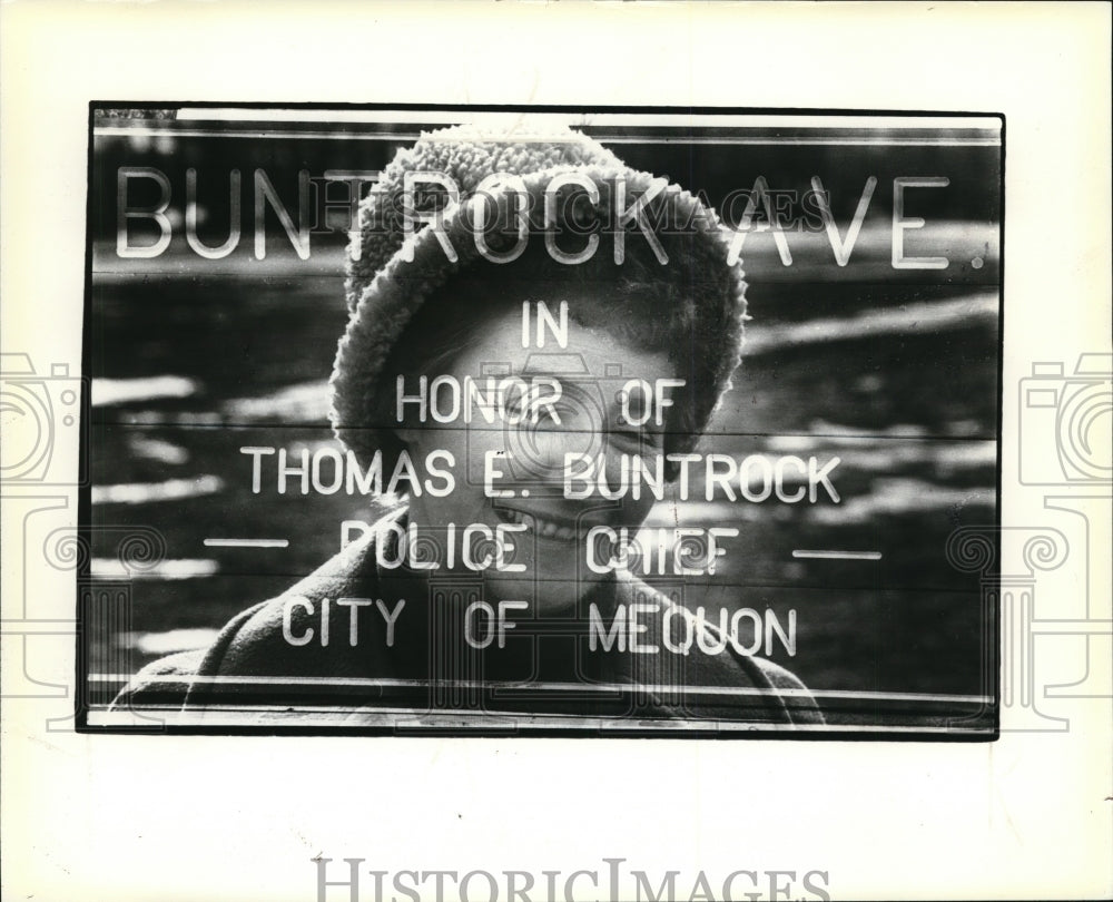 1981 Press Photo Thomas E Buntrock, Mequon Police Chief memorial dedication