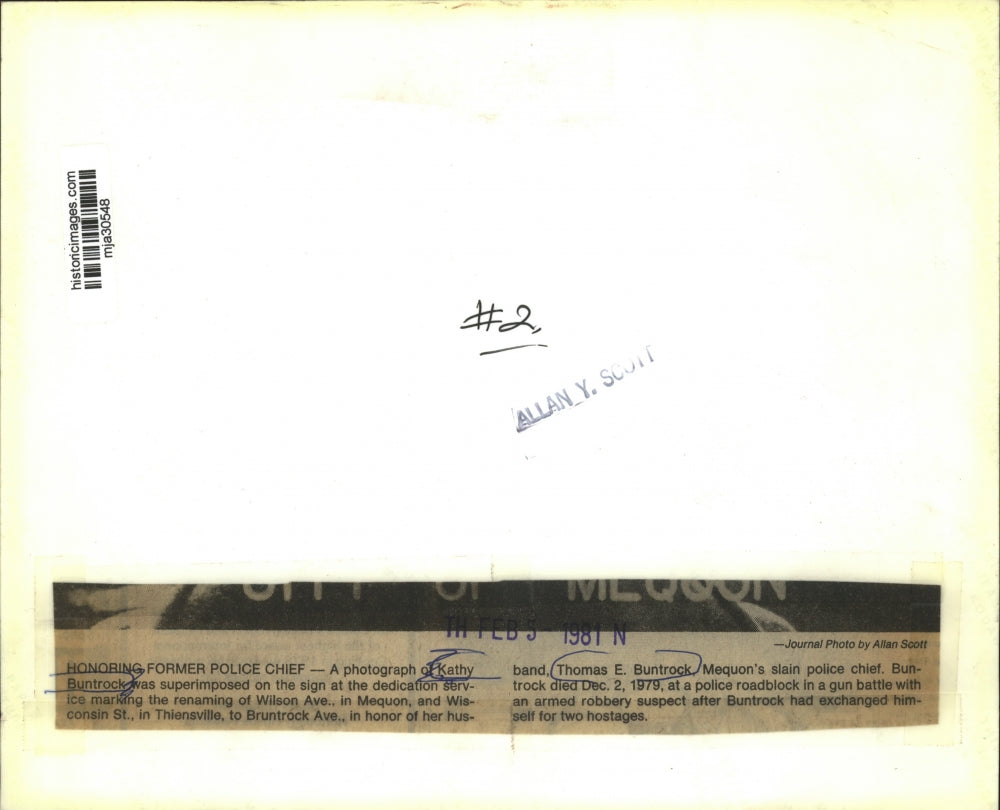 1981 Press Photo Thomas E Buntrock, Mequon Police Chief memorial dedication