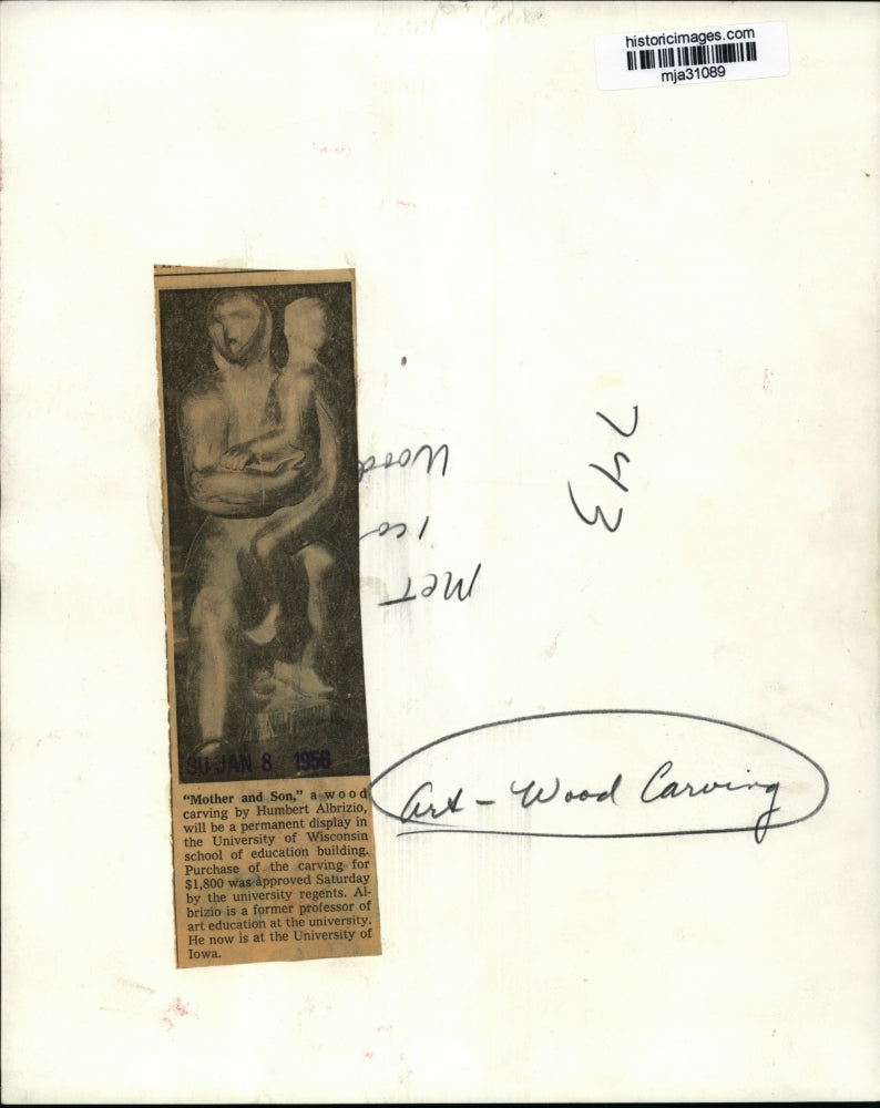 1956 Press Photo Mother and Son carving by Humbert Albrizio , U of Wisconsin