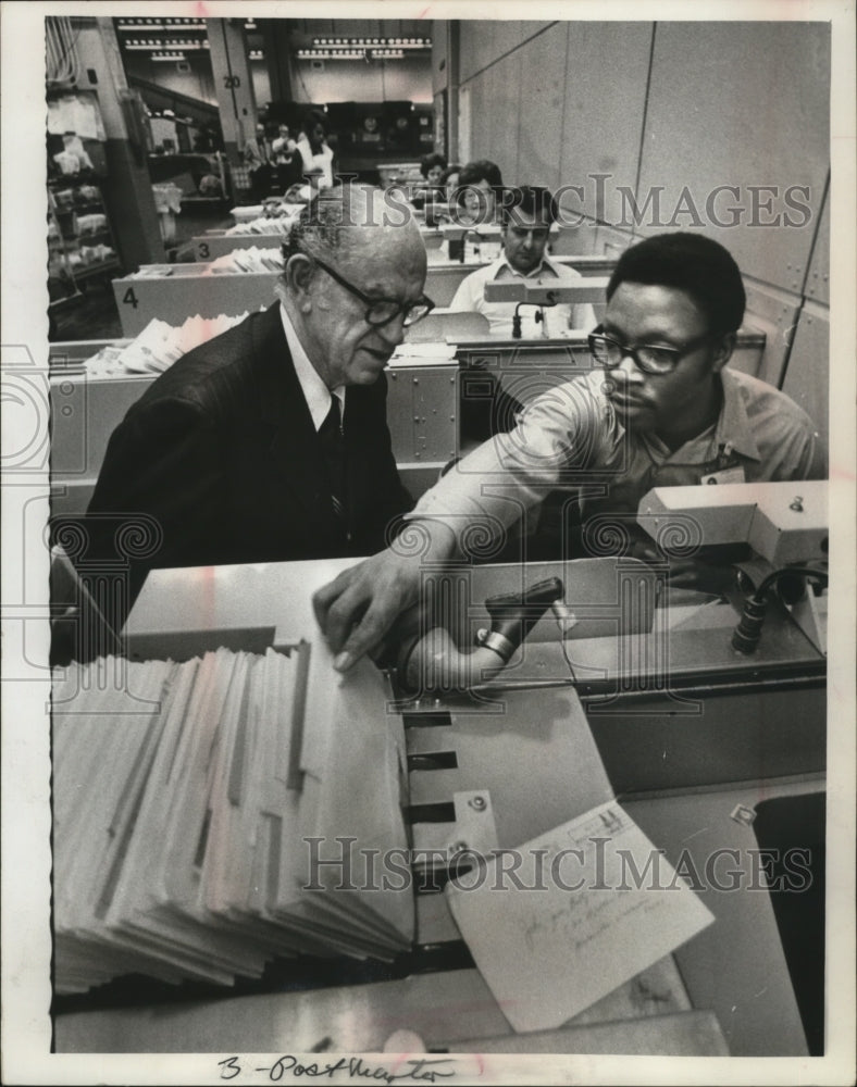 1974 Press Photo Elmer T. Klassen, postmaster general talked with James Moore- Historic Images