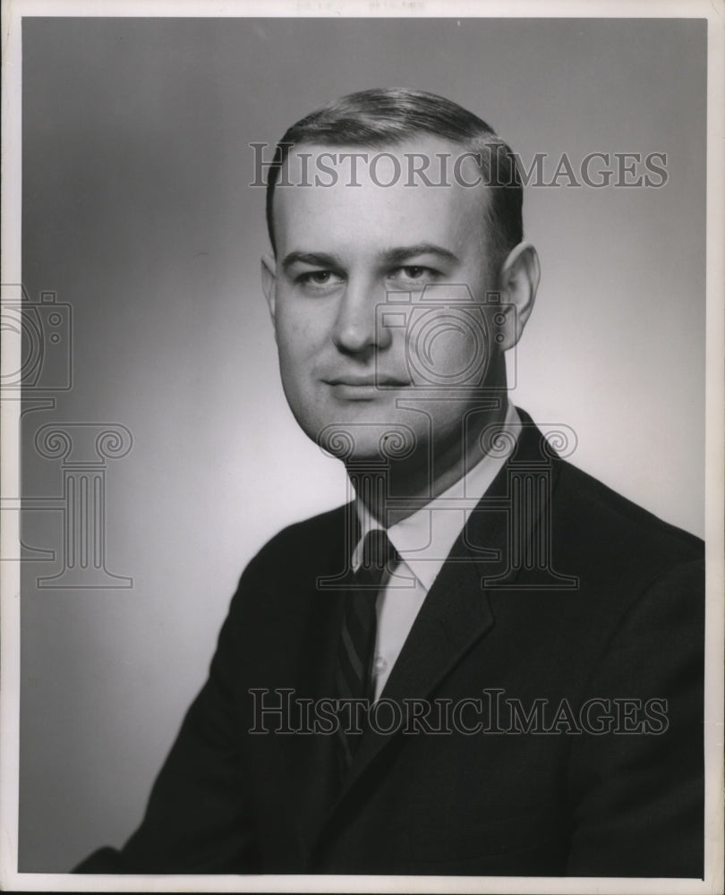 1967 Press Photo Harry Knitter as sales promotion manager of Bucyrus Erie Co.- Historic Images