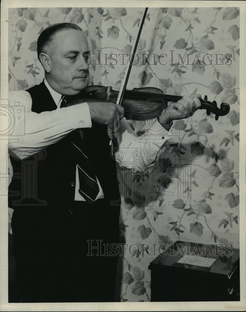 1938 Press Photo Senator Alexander Wiley of Wisconsin plays his violin- Historic Images