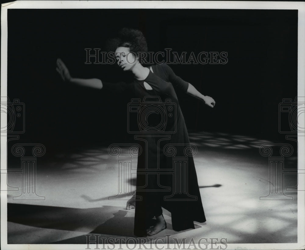 1972 Press Photo Karen Terrell dancer of Milwaukee&#39;s Ko-Thi Dance Company  - Historic Images