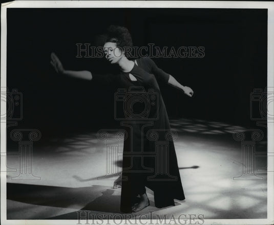 1972 Press Photo Karen Terrell dancer of Milwaukee's Ko-Thi Dance Company  - Historic Images