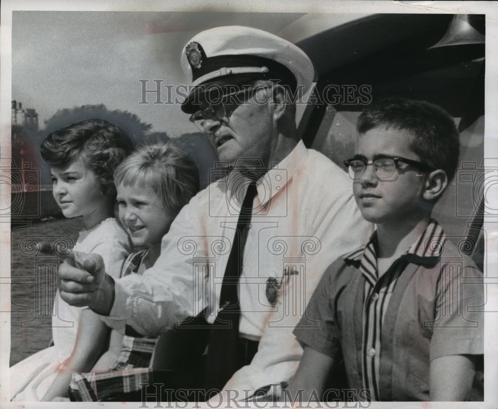 1959 Press Photo Ray H Knight, captain of the City Launch Harbor Escort- Historic Images