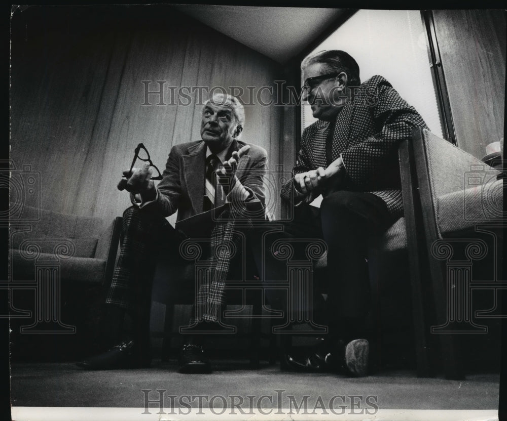 1972 Press Photo Chancellor J.Martin Klotsche & Pres.John Weaver of Univ. of Wis