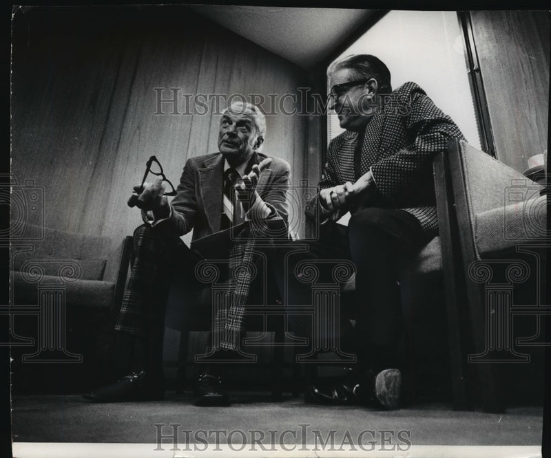 Load image into Gallery viewer, 1972 Press Photo Chancellor J.Martin Klotsche &amp; Pres.John Weaver of Univ. of Wis
