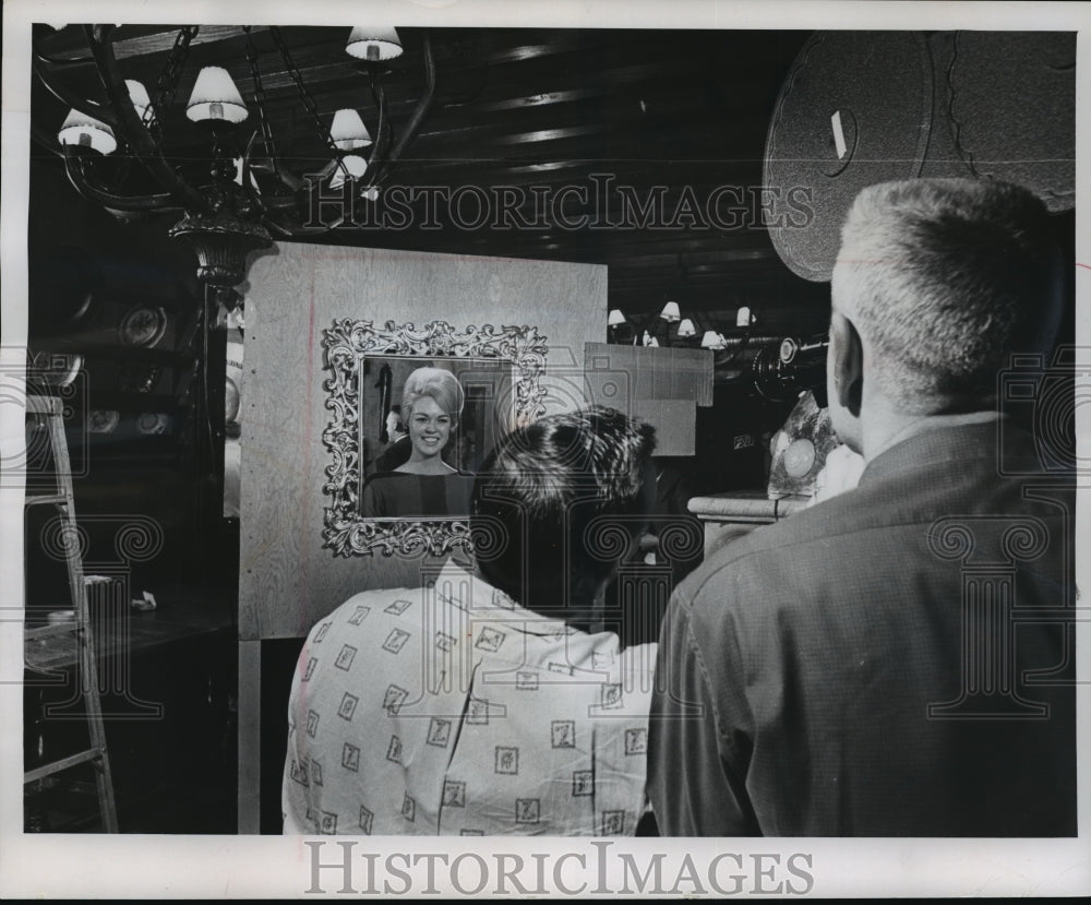 1963 Press Photo Carol Deltman, Mrs James Ballard Krohn, Miss Tall America- Historic Images