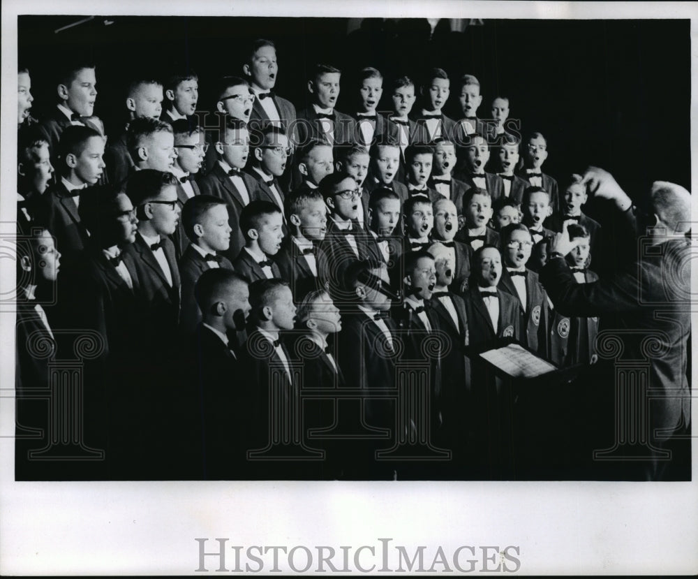 1965 Press Photo YMCA Boys choir at Warren P Knowles Inauguration- Historic Images