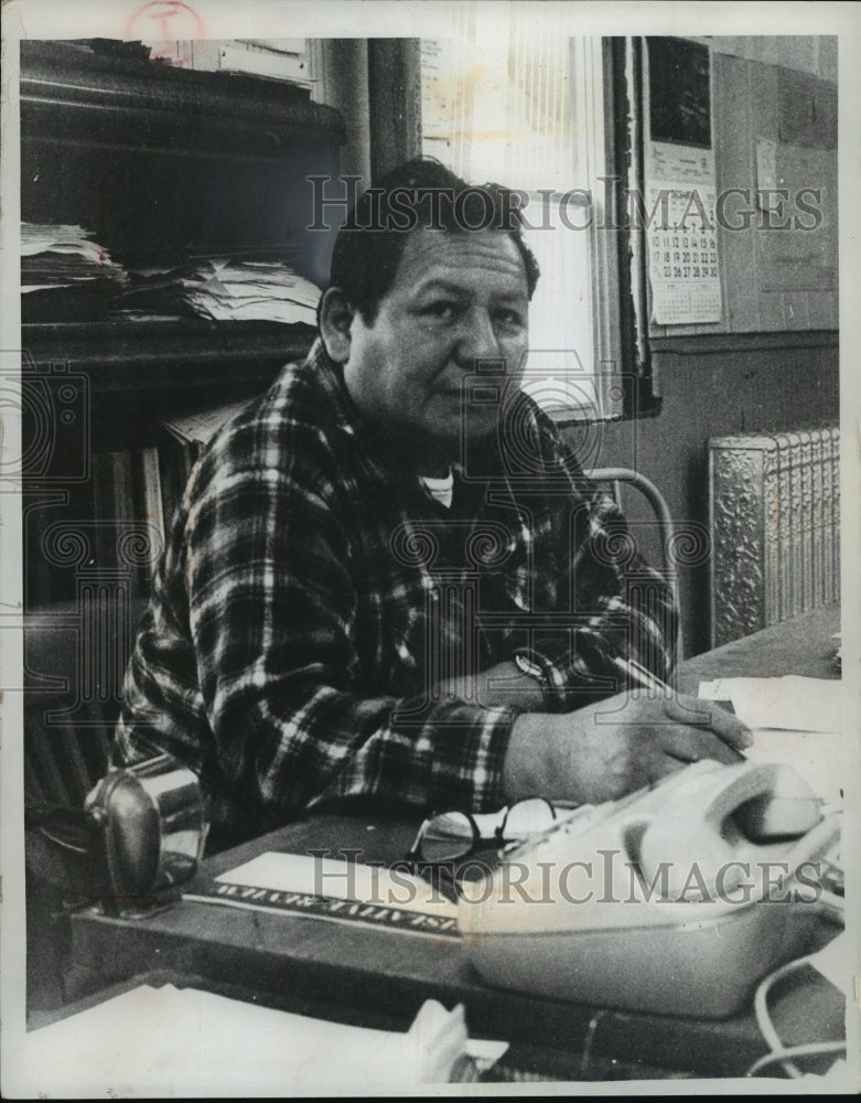 1972 Press Photo Tribal chairman Billy Wildcat worked at Lac du Flambeau - Historic Images