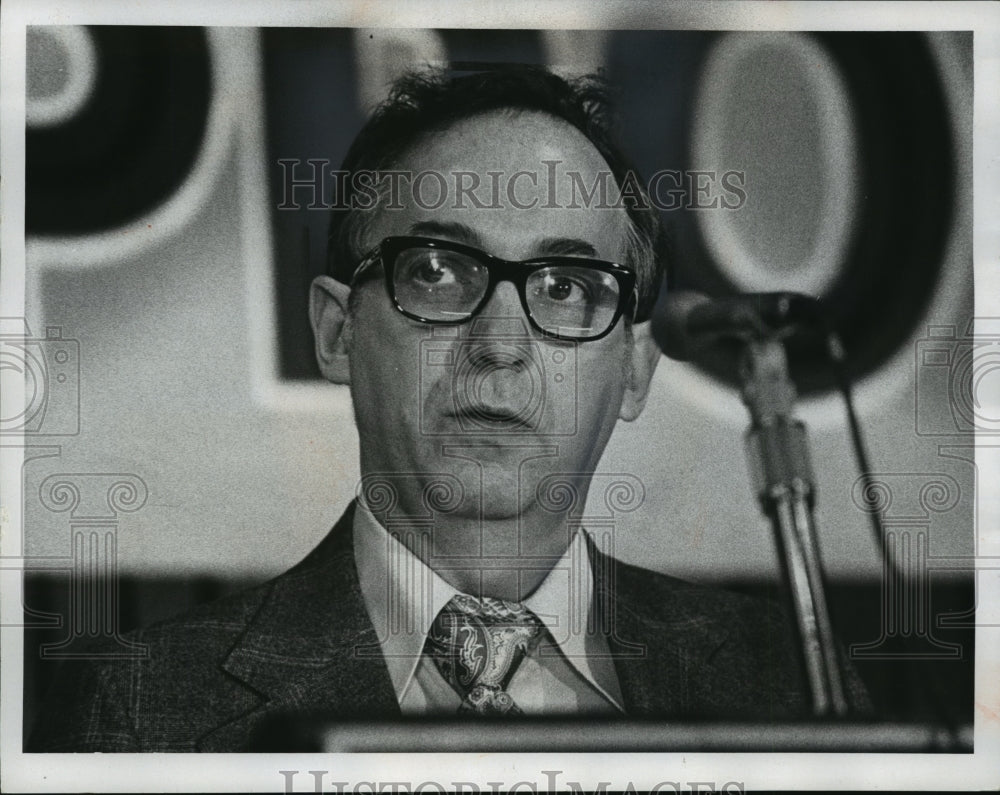 1975 Press Photo Robert H. Wills, Milwaukee Sentinel editor- Historic Images