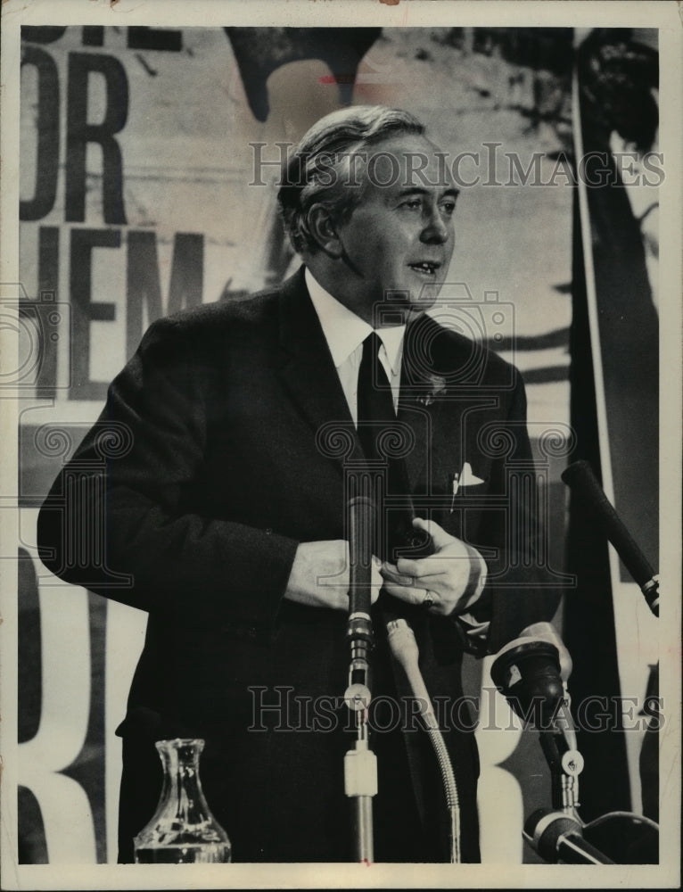 1964 Press Photo Labor party leader Harold Wilson at a press conference  - Historic Images