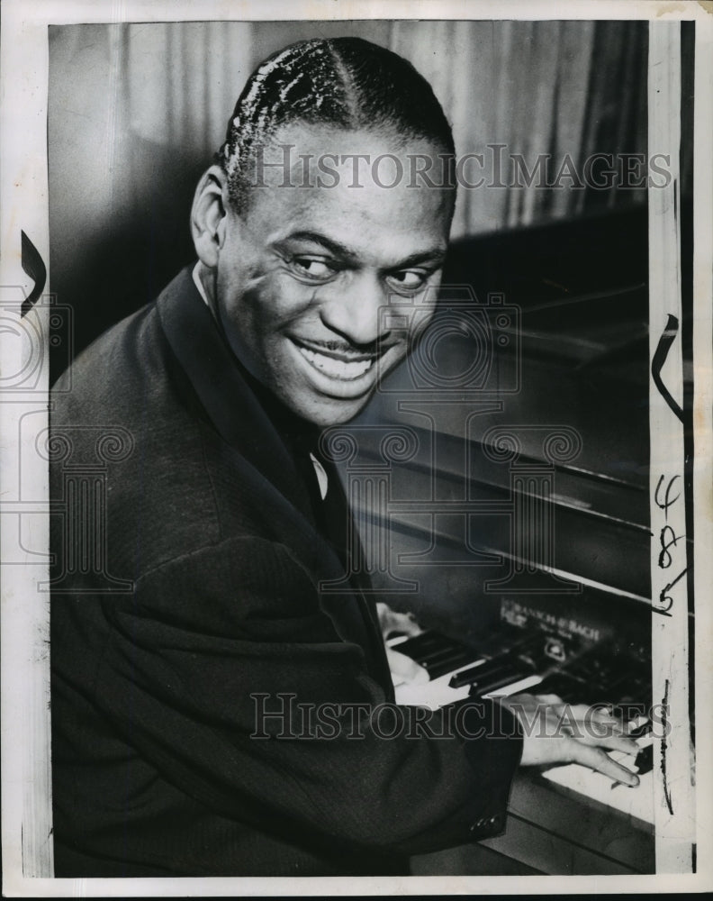 1962 Press Photo Earl &quot;Fatha&quot; Hines Plays Piano- Historic Images