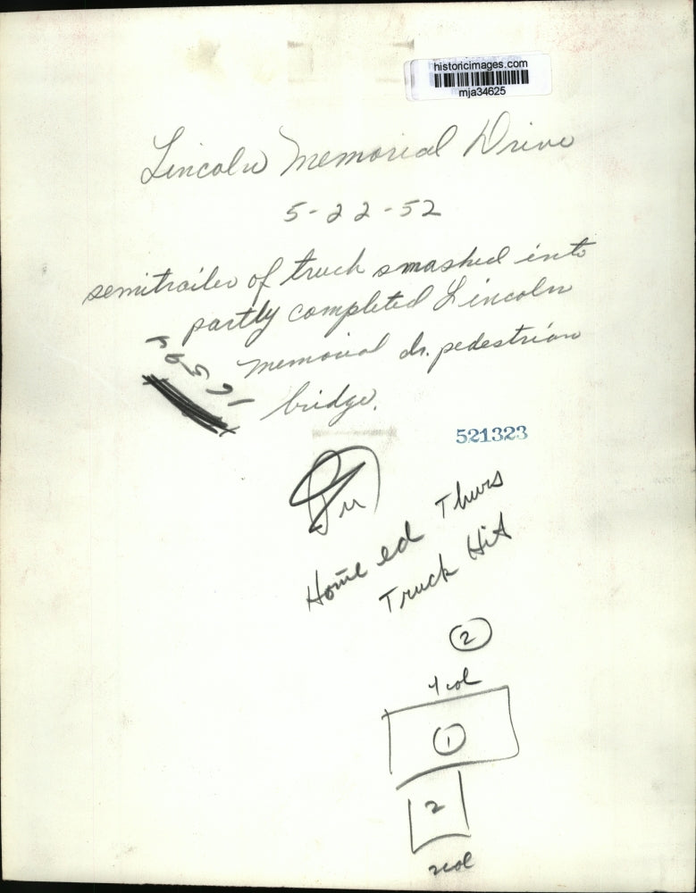 1952 Press Photo Lincoln Memorial Drive Semi-Trailer Truck Smashed Into Bridge