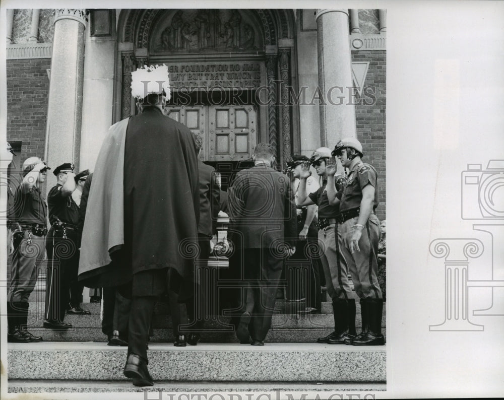 1968 Press Photo Casket Of Judge John Krueger Enters St. Robert Catholic Church- Historic Images