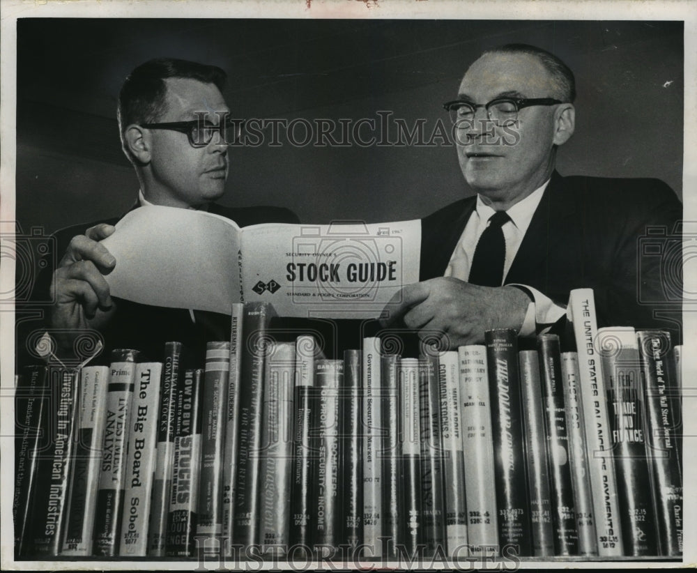 1967 Press Photo Librarian Richard Krug and Donated Finance and Stock books- Historic Images