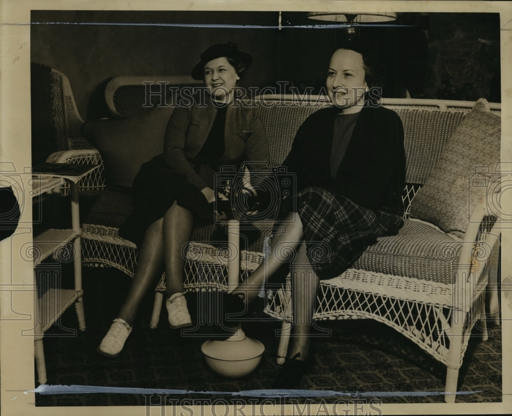 1938 Press Photo Mrs. Hulling with Mrs. Lonkford- Historic Images