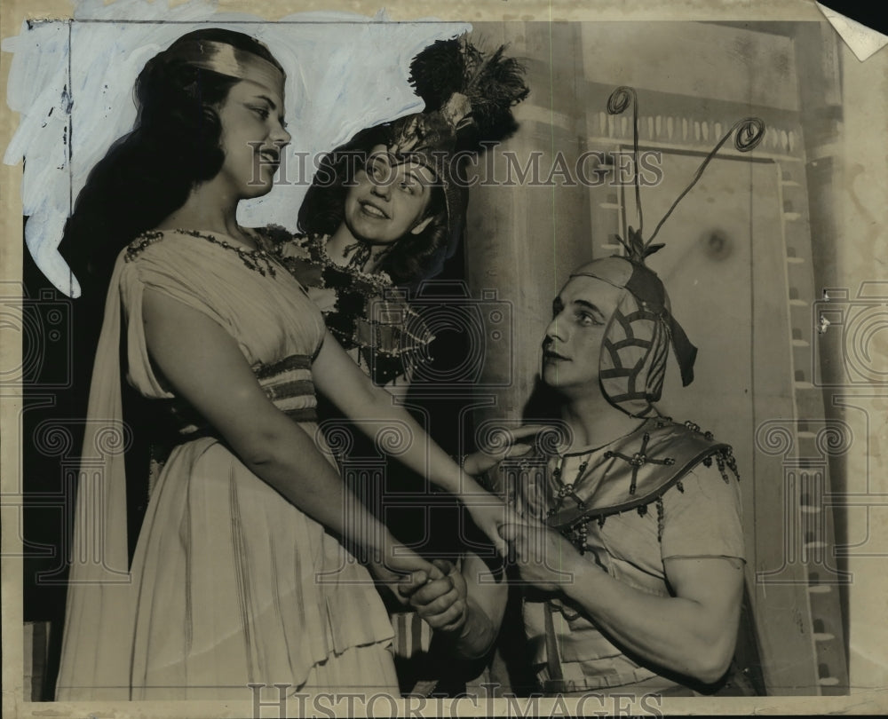 1944 Press Photo June Paradowski, Violet Molling, and Francis Cunian, Opera- Historic Images