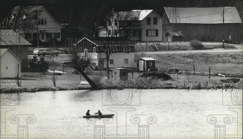 Load image into Gallery viewer, 1983 Press Photo Rowboat On White River At Neshkoro - mja36301
