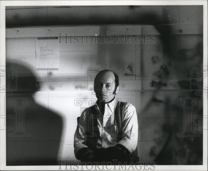 Load image into Gallery viewer, 1969 Press Photo Victor Kord Art Department. in Madison, WI - mja36343
