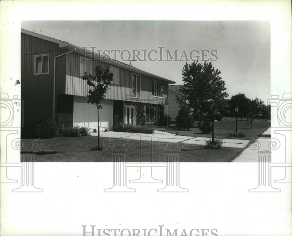 1982 Press Photo A rifle was stolen from Representative George Klicka&#39;s house- Historic Images