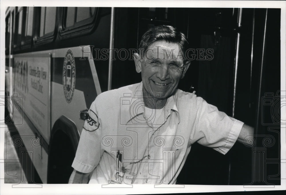 1992 Press Photo Clifford Kotlarek veteran of transit system- Historic Images