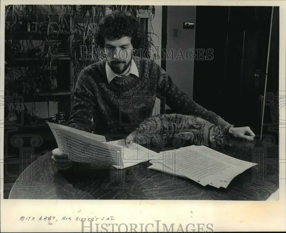 1984 Press Photo Opera Singer John Kuether Studies &quot;A Quiet Place&quot; - mja37527- Historic Images