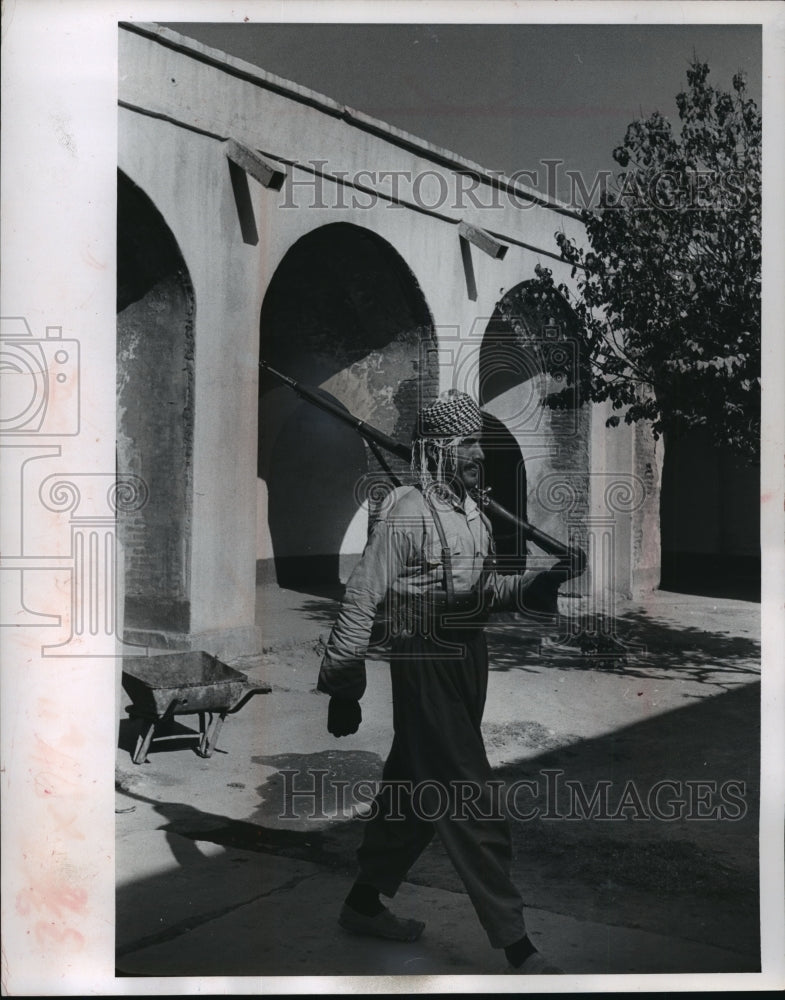 1964 Press Photo Mr. and Mrs. Pelletier were led by a guide into Iraqi Kurdistan- Historic Images