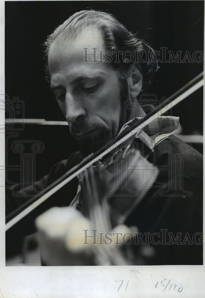 Load image into Gallery viewer, 1975 Press Photo Yuri Beliavsky, at Cafe La Boheme, Milwaukee Symphony Orchestra
