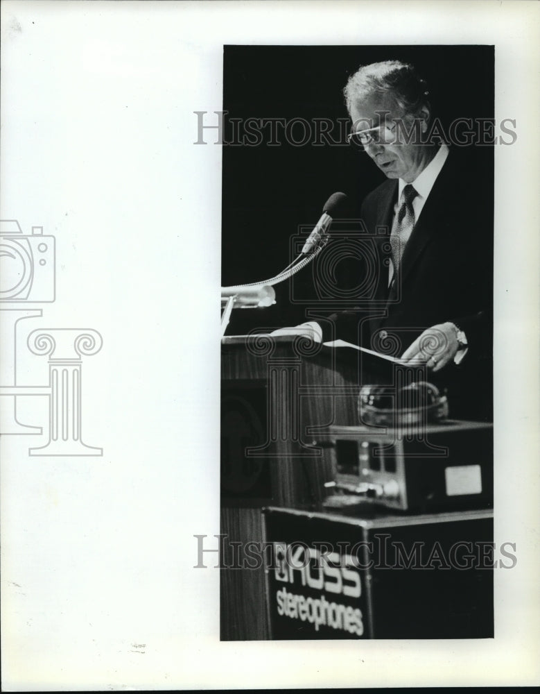 1982 Press Photo John C. Koss Chairman &amp; Executive Officer of Koss Corp.- Historic Images