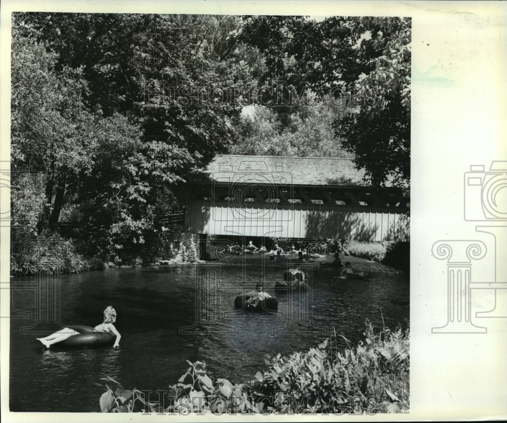 1983 Press Photo Tubers Having Summer Fun on the Crystal River in Wisconsin- Historic Images