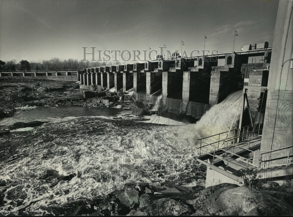 1986 Press Photo The Jim Falls Dam on the Chippewa River to be completed in 1988- Historic Images