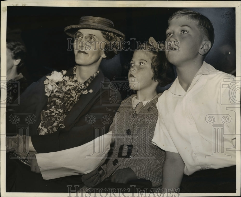 1938 Press Photo Mrs. La Follette &amp; children Judith and Robert III - mja40335- Historic Images