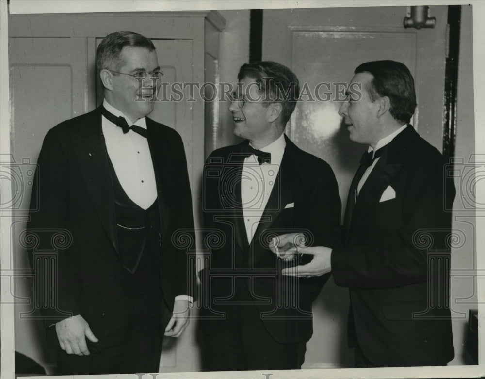 1936 Press Photo Gov. Philip La Follette of Wisconsin speaks at town meeting- Historic Images