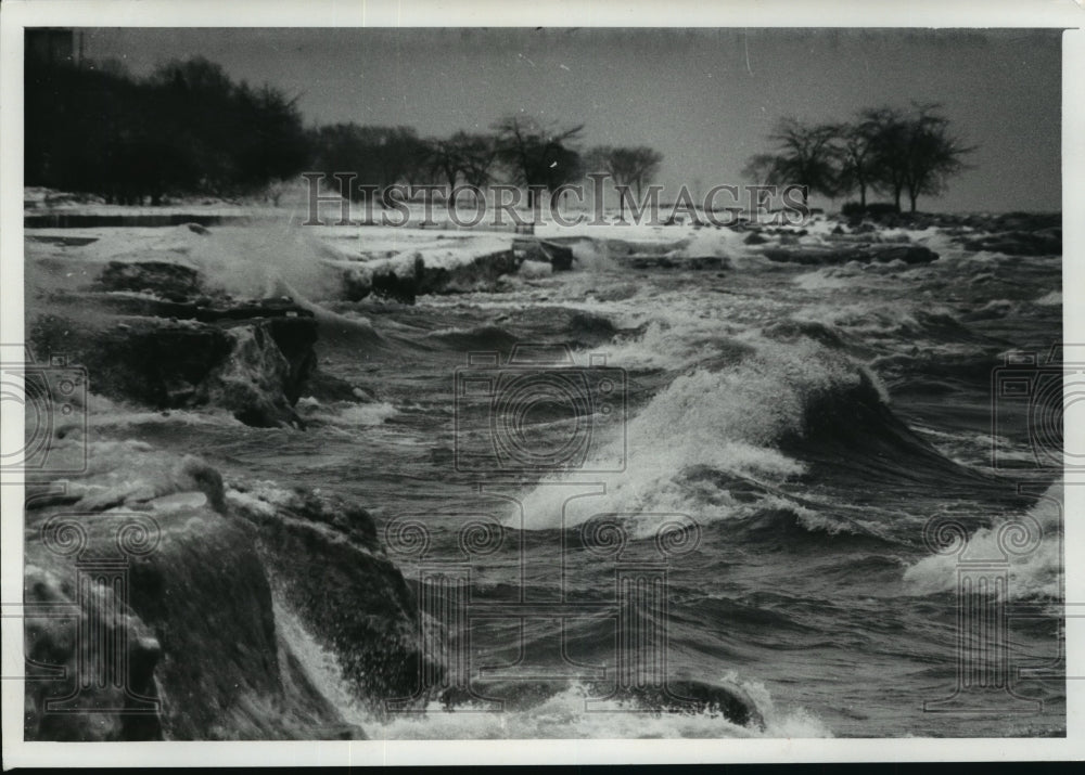  Press Photo Lake Front- Historic Images