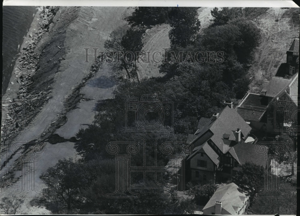 1978 Press Photo Home in the foreground is nearer to the bluff than neighbors- Historic Images