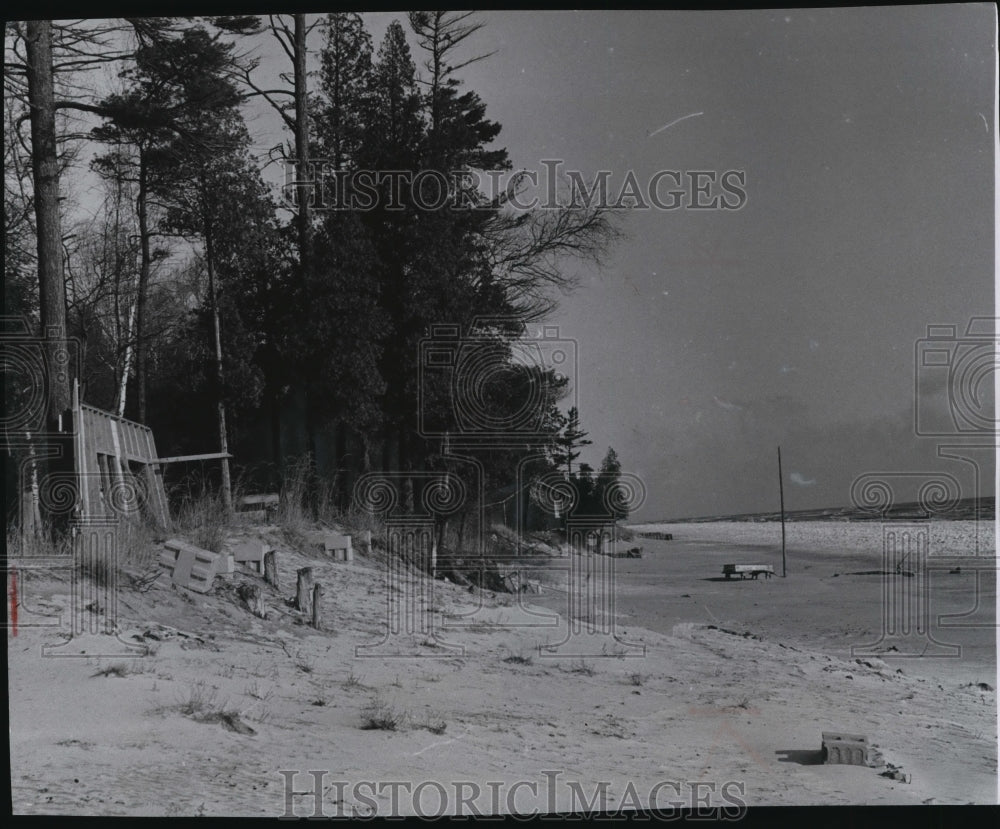 1957 Press Photo Remnants of a Boys&#39; camp near Oostburg along Lake Michigan- Historic Images