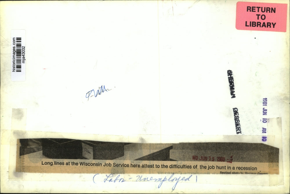 1981 Press Photo Long Lines at Wisconsin Job Service - mja43032