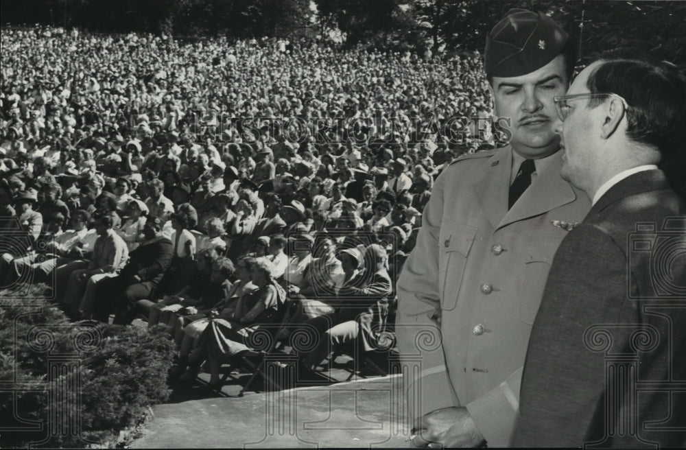 1951 Press Photo Mayor Zeilder dedicating the day to 1,700 men who died in war
