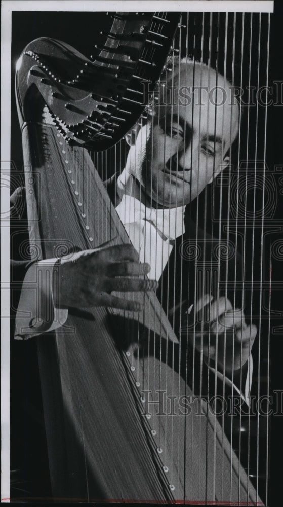 1961 Press Photo Harpist, Aristid Von Wurtzle, Performs-University of Wisconsin - Historic Images