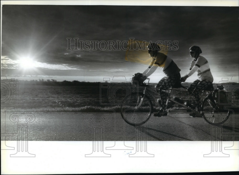 1994 Press Photo Lorraine Gebert and Son, Steve Bike to Work- Historic Images