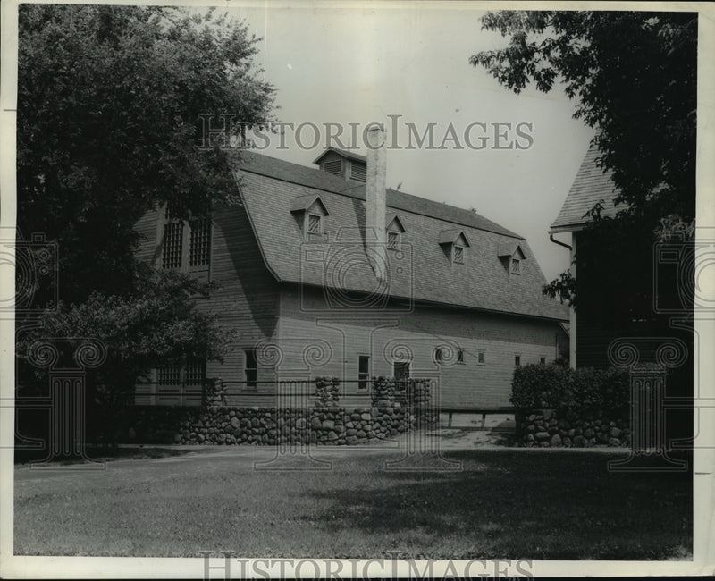 Load image into Gallery viewer, 1943 Press Photo Lawsonian Horse Barn which Housed Around a Dozen Horses.
