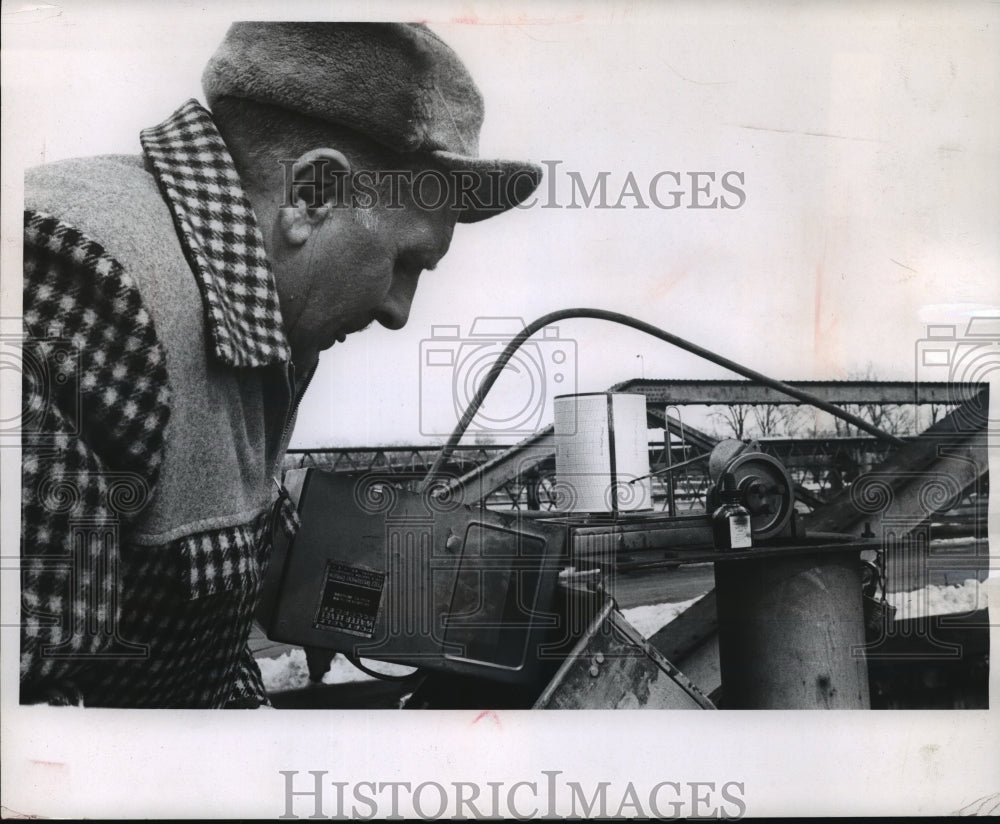 1965 Press Photo The Gates of the Menasha Dam Have Been Opened - Historic Images