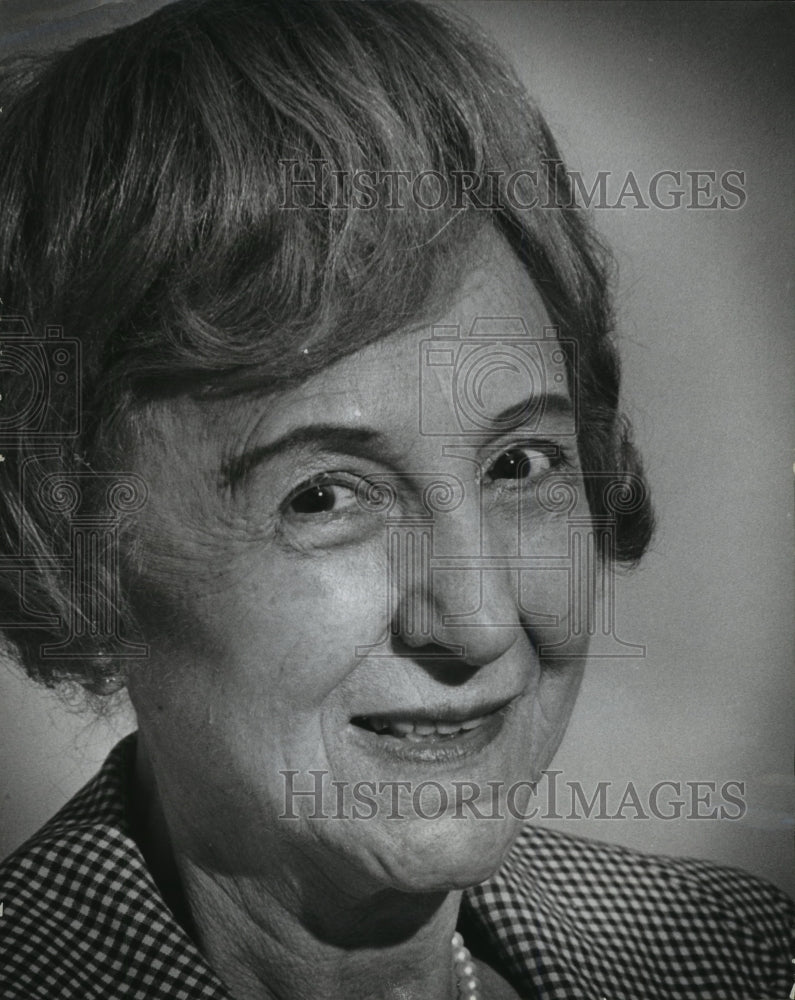 1966 Press Photo Lorraine Blair With The Finance Forum of America- Historic Images