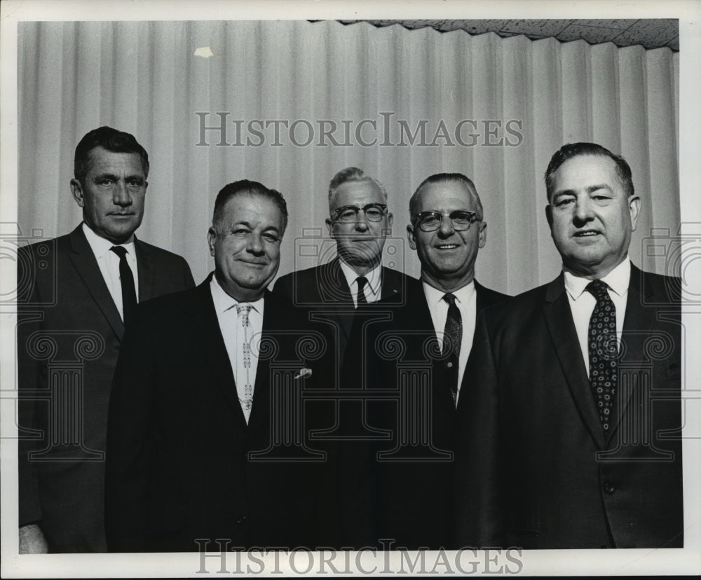1968 Press Photo Oil Refining Corporation Executives celebrate their Anniversary